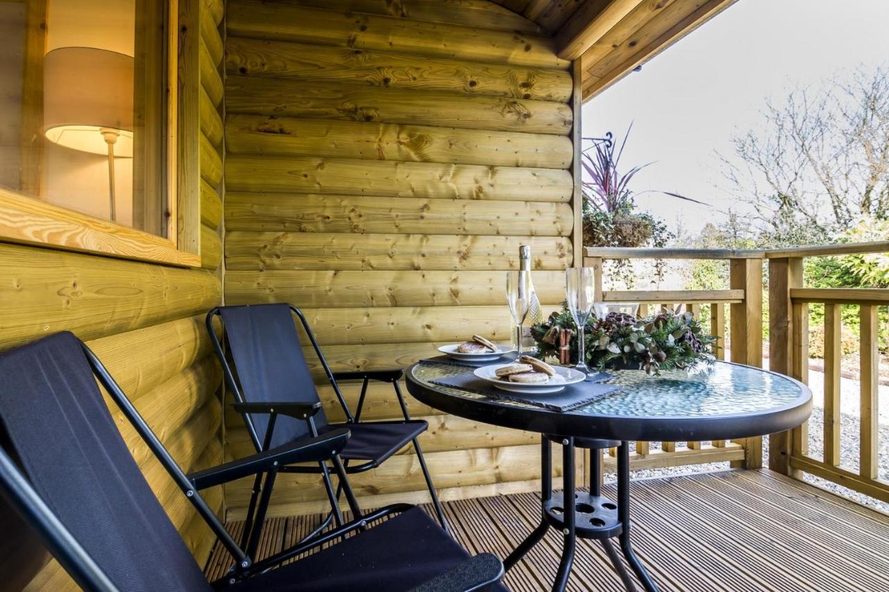Laurel Lodge - 2 Bedroom Log Cabin - St Florence Saint Florence Exterior foto